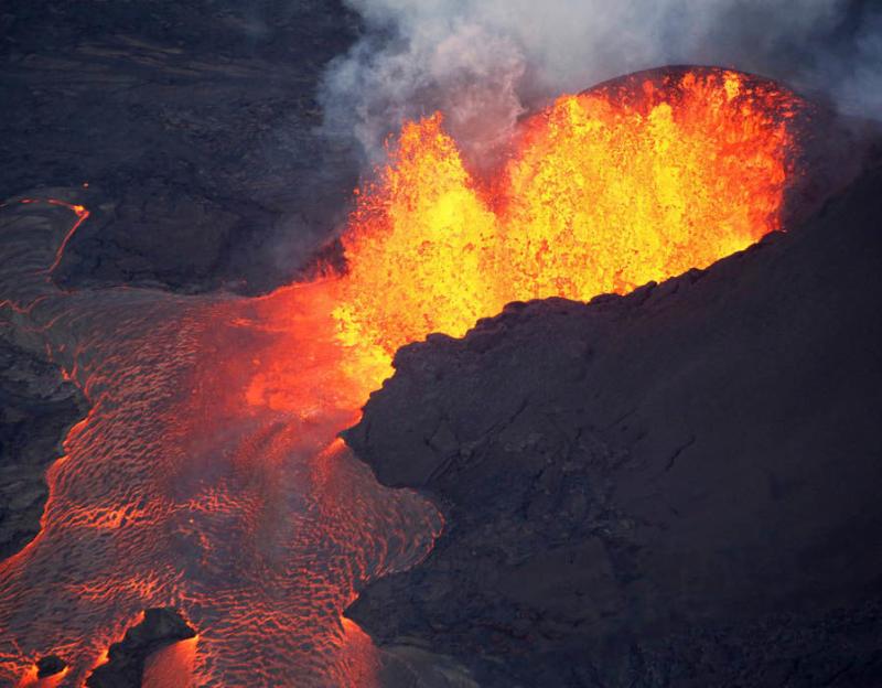 This Footage of Kilauea Lava Pouring Into the Ocean Is Completely Bananas