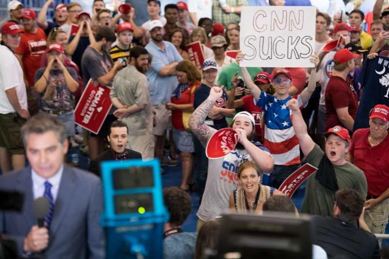 CNN’s Jim Acosta Challenges Sarah Huckabee Sanders, Then Makes a Quick Exit 