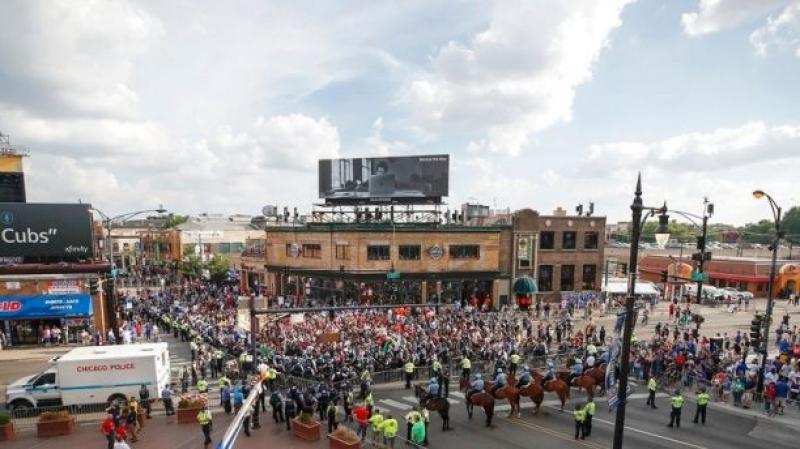 Chicago protesters demanding Rahm Emanuel's resignation march to Wrigley Field, closing major roads