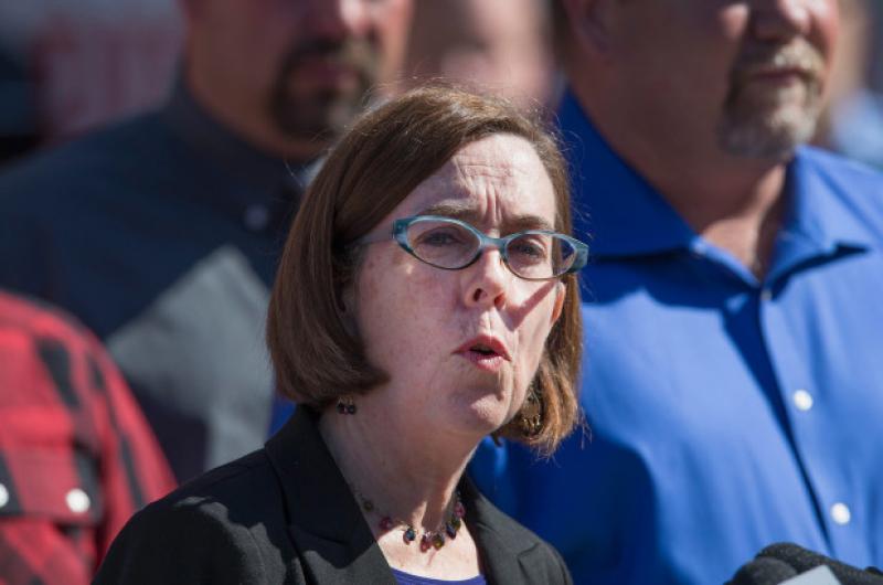 Oregon gov signs bill suspending math, reading requirements for HS grads