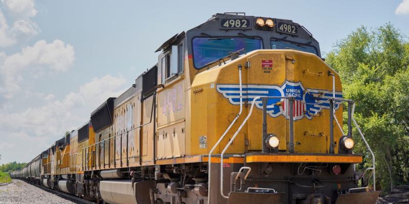 Union Pacific and its unions sue each other over vaccine mandate