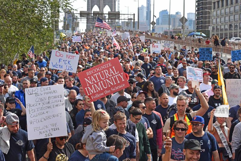 ‘We will not comply!’: NYC workers protest vax mandate with march across Brooklyn Bridge