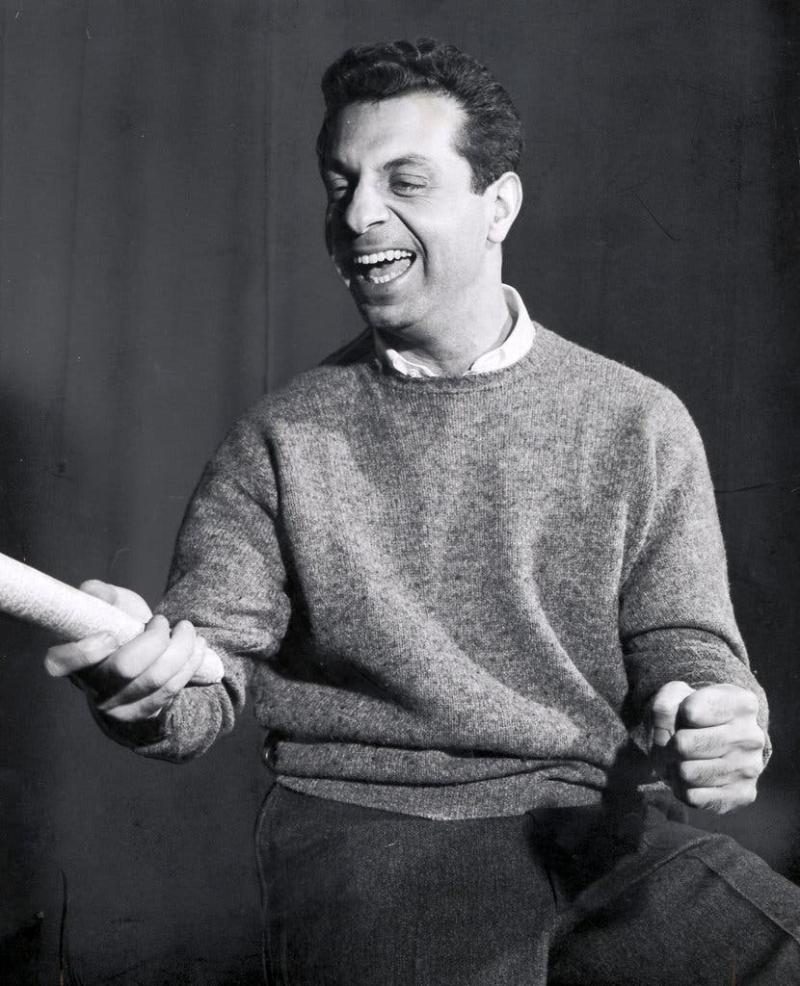 Mort Sahl, Whose Biting Commentary Redefined Stand-Up, Dies at 94