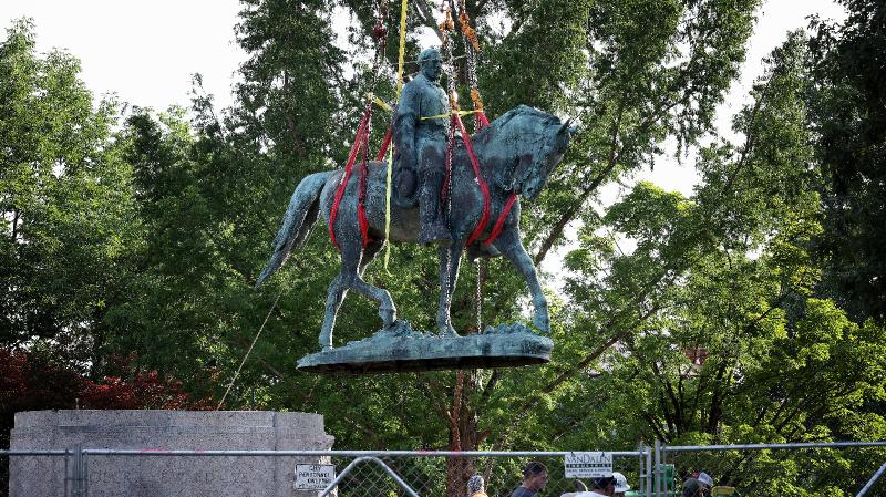 Charlottesville's Robert E. Lee statue will be melted down into public art : NPR