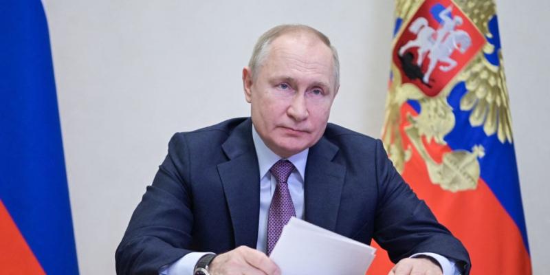Putin to mull different options if West refuses guarantees over Ukraine