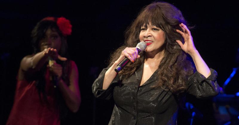 Ronnie Spector, "Be My Baby" singer, has died at 78 - CBS News