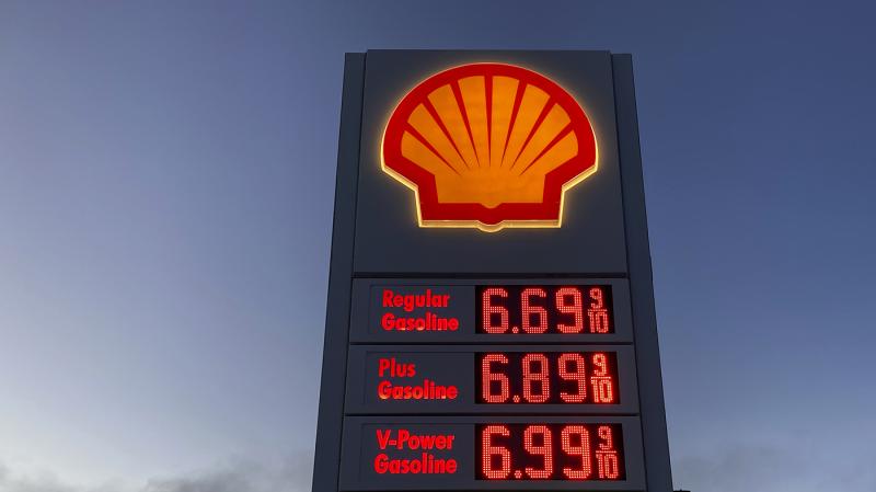 White House scrambles to solve gas price surge