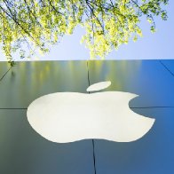 Apple employees at Maryland store vote to unionize, a first for the tech giant in U.S.