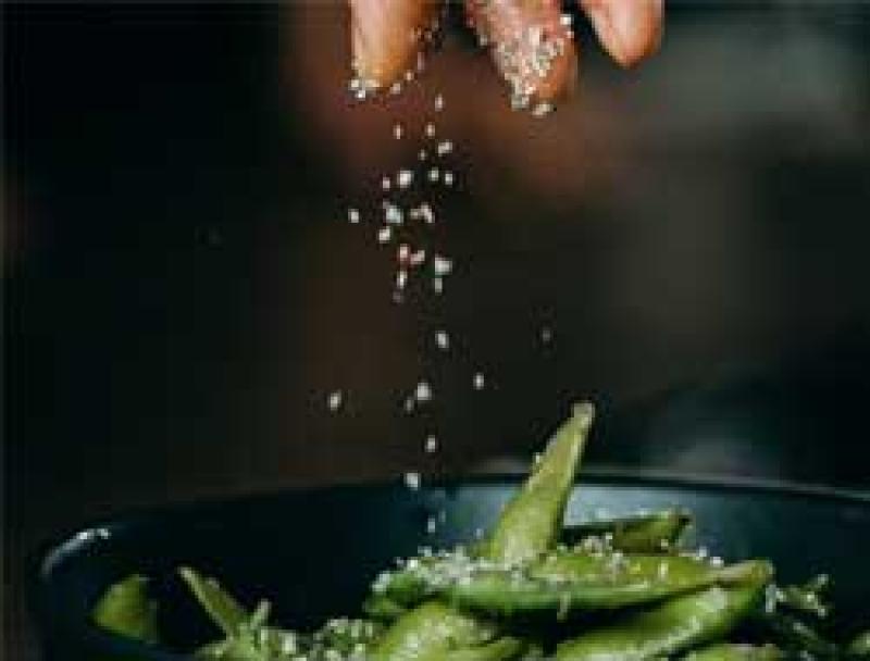 Adding salt to foods amplifies risk of premature death