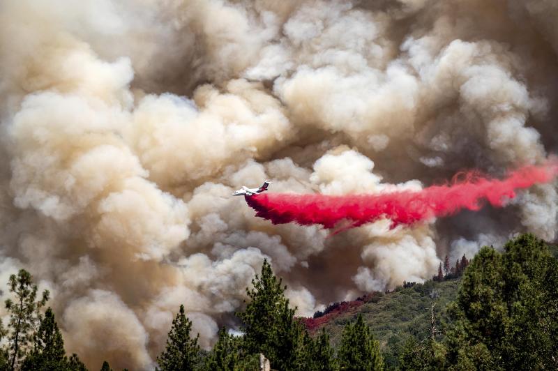 Firefighters slow growth of California blaze near Yosemite | AP News