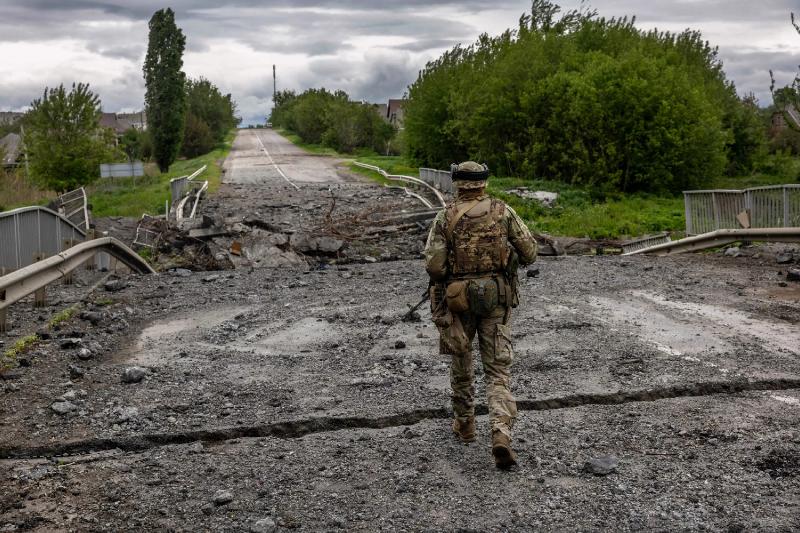 Russian Troops Likely Encircled in Ukraine, Ex-Russian Military Leader Says