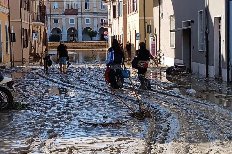 Floods in Italy kill 10; Survivors plucked from roofs, trees | AP News