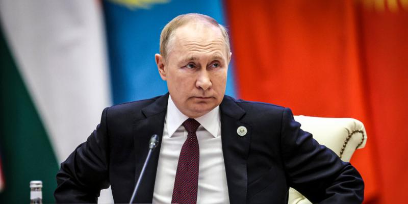 Russian retreat in Ukraine leaves Putin under pressure at home