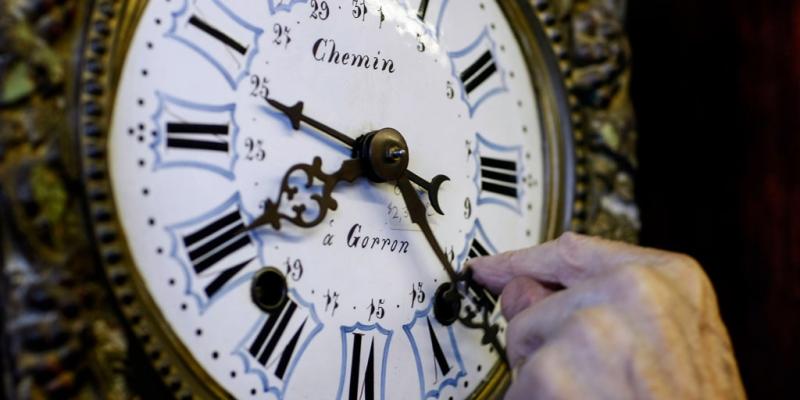 As daylight saving time ends, debate over the tradition continues