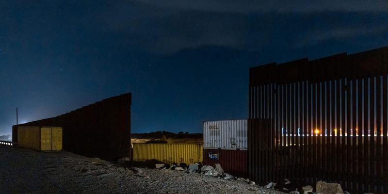 Arizona sheriff calls on Gov. Ducey to stop sending shipping containers to border for makeshift wall | Fox News