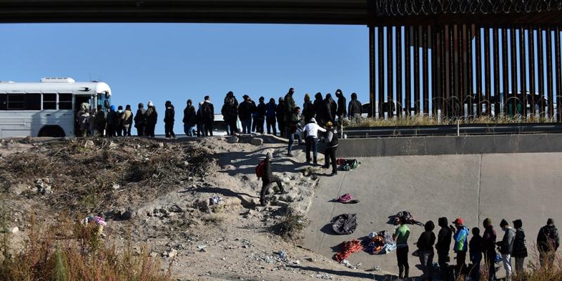 El Paso declares state of emergency as US-Mexico border crossings surge: 'Not safe' 