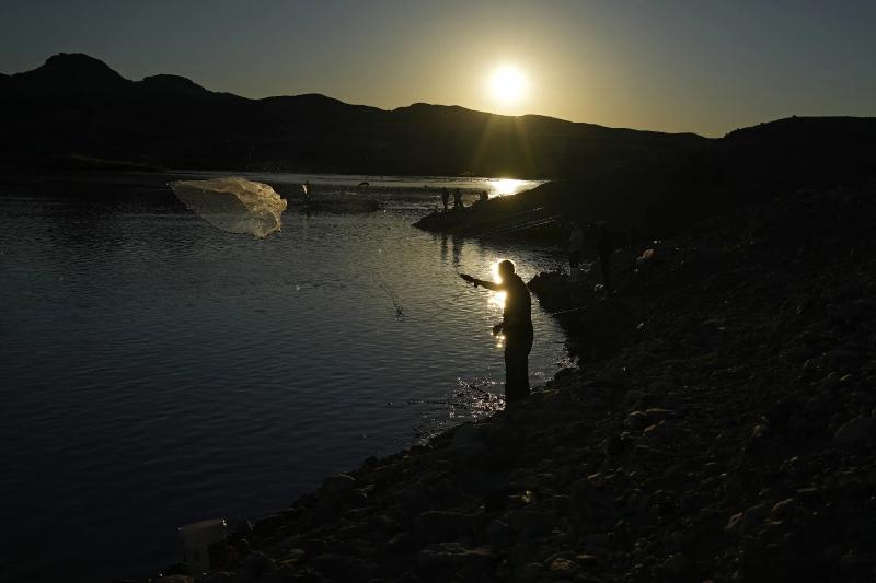 California is lone holdout in Colorado River cuts proposal | AP News