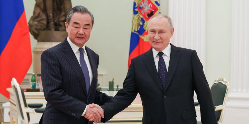 China's Top Diplomat Lauds Strength of Russia Ties in Putin Meeting 