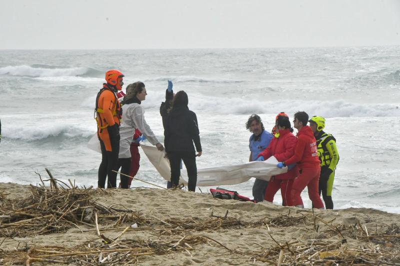 Migrant boat breaks up off Italian coast, killing nearly 60 | AP News