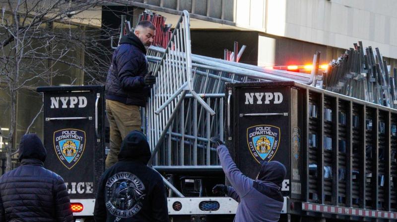 Barricades unloaded near Manhattan criminal court ahead of possible Trump indictment  | The Hill