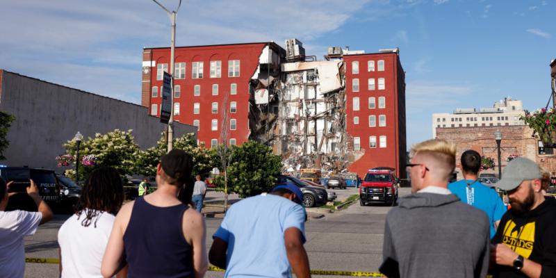 Iowa apartment collapse: Authorities call off rescue efforts