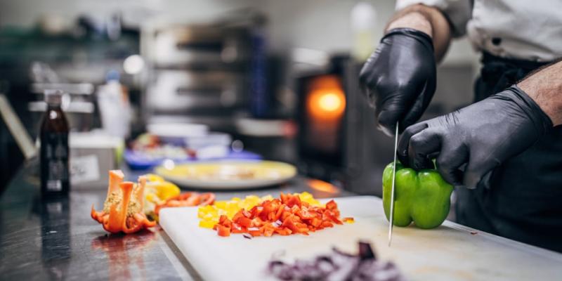 Foodborne illness outbreaks at restaurants often linked to sick workers, CDC finds
