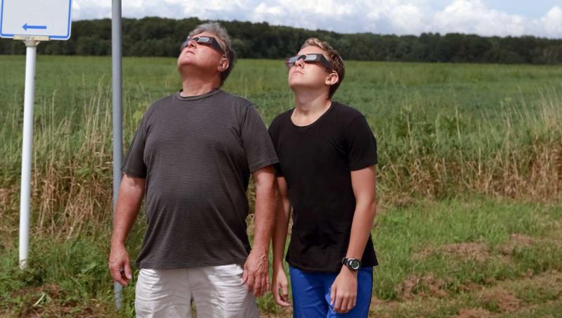 Dorks Of Nation Helpfully Identify Themselves By Wearing Solar Eclipse Glasses