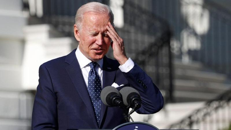 Biden coughs into hand, proceeds to shake hands with public while maskless