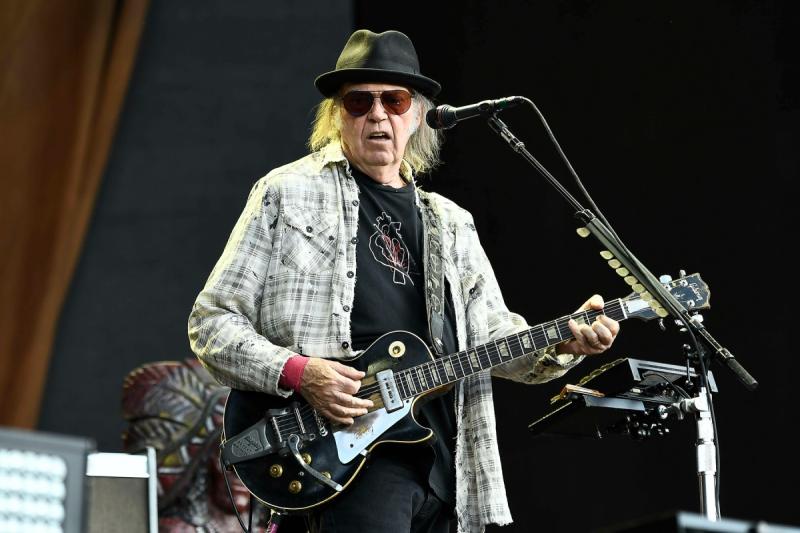 Neil Young Demands Spotify Remove His Music Over ‘False Information About Vaccines’