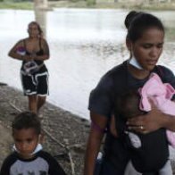 DC Democrats beg for help as border states bus migrants to Biden's backyard | Washington Examiner