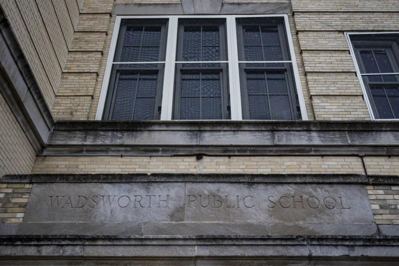 Plan to house migrants at former Chicago school delayed amid community pushback; mayor says city is at 'maximum capacity'