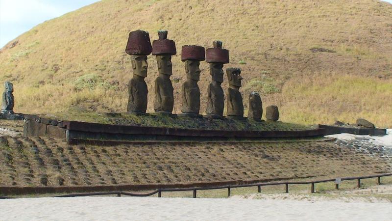 Obsidian blades with food traces reveal 1st settlers of Rapa Nui had regular contact with South Americans 1,000 years ago