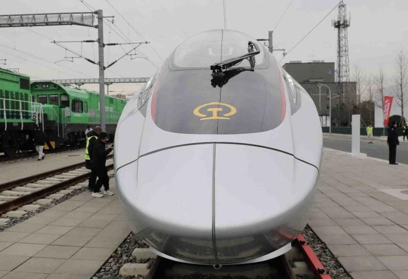 China unveils 450 km/h high-speed train prototype