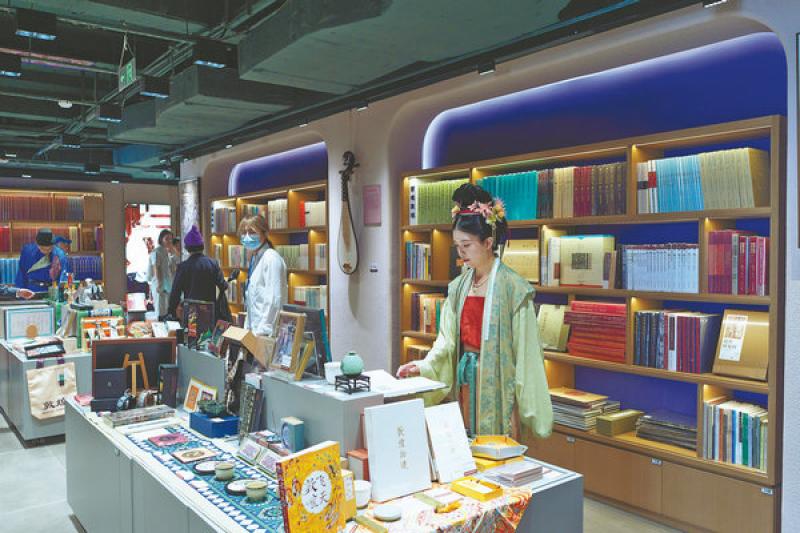 Shanghai bookstore opens new chapter