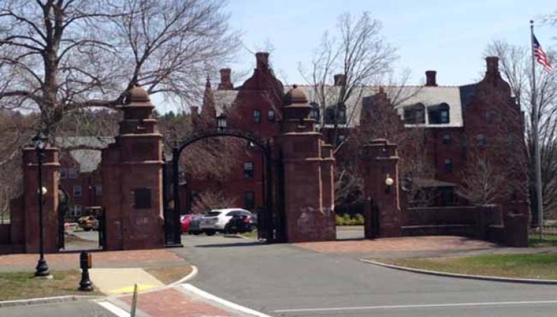 Mount Holyoke College suggesting professors to stop calling all students “women”