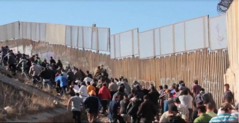A Huge Caravan Of Central Americans Is Headed For The US, And No One In Mexico Dares To Stop Them.   (Put another way, ILLEGAL ALIEN INVADERS)