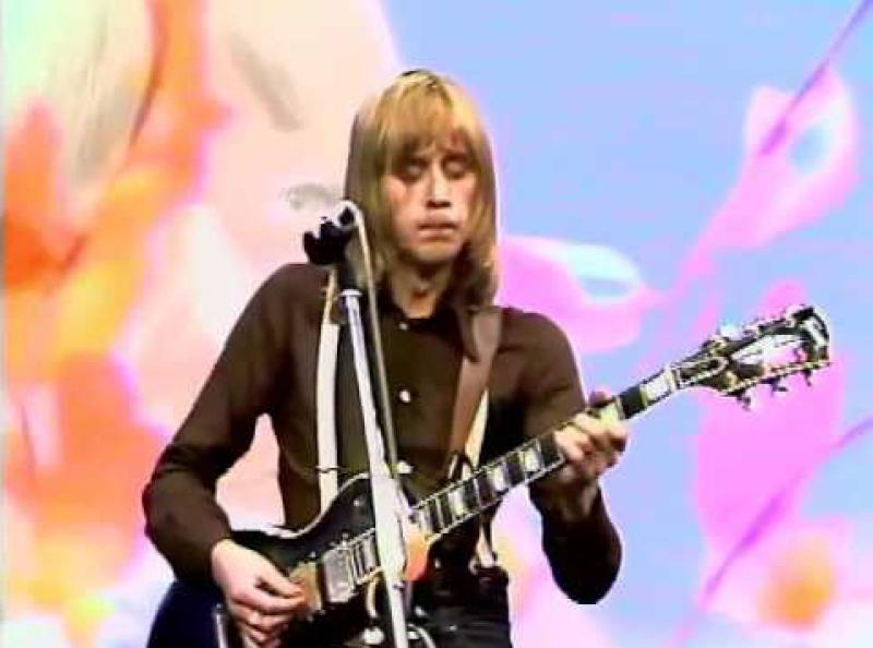 Fleetwood Mac’s Danny Kirwan Dies at 68