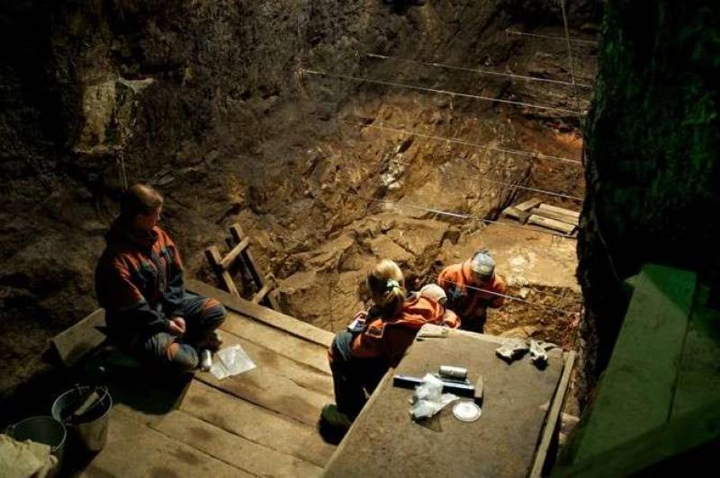 Scientists Stunned By a Neanderthal Hybrid Discovered in a Siberian Cave 