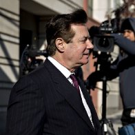 Draining Trump's Swamp: Trump's Campaign Chairman  Paul Manafort Weighing Plea Deal to Avoid New Criminal Trial