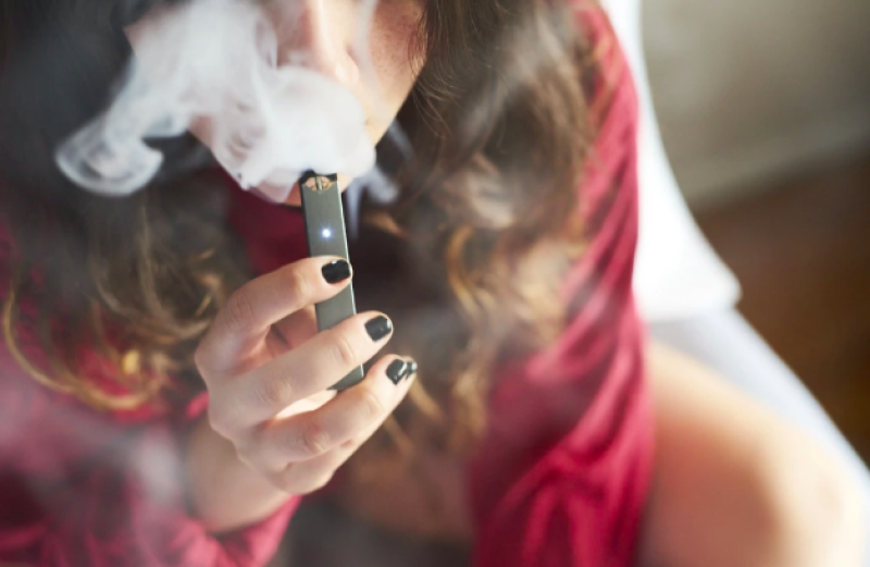 F.D.A. Cracks Down on Juul and E-Cigarette Retailers