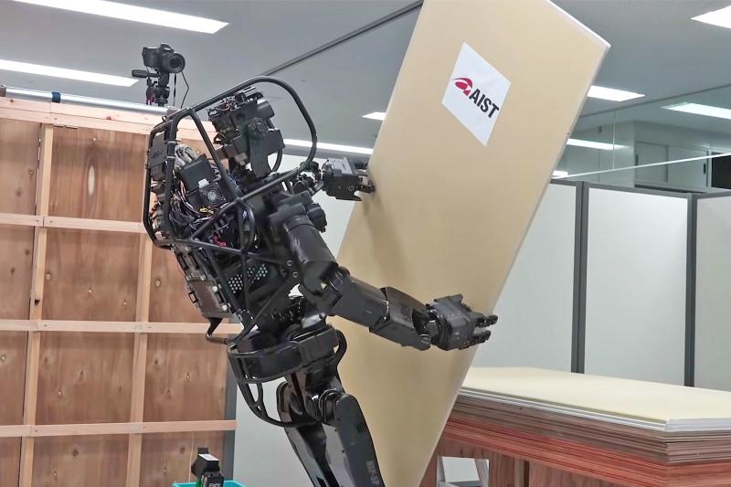 Humanoid construction robot installs drywall by itself