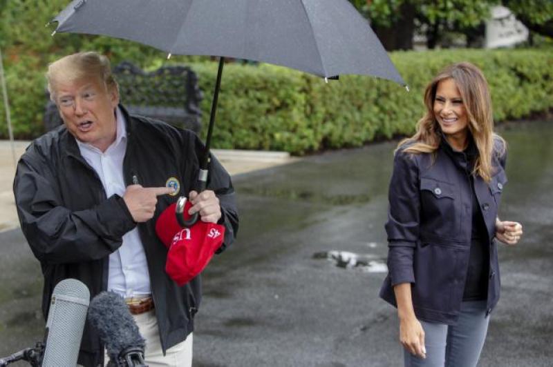 President Trump leaves Melania in the rain without an umbrella on their way to Florida -- and Twitter has the best reaction