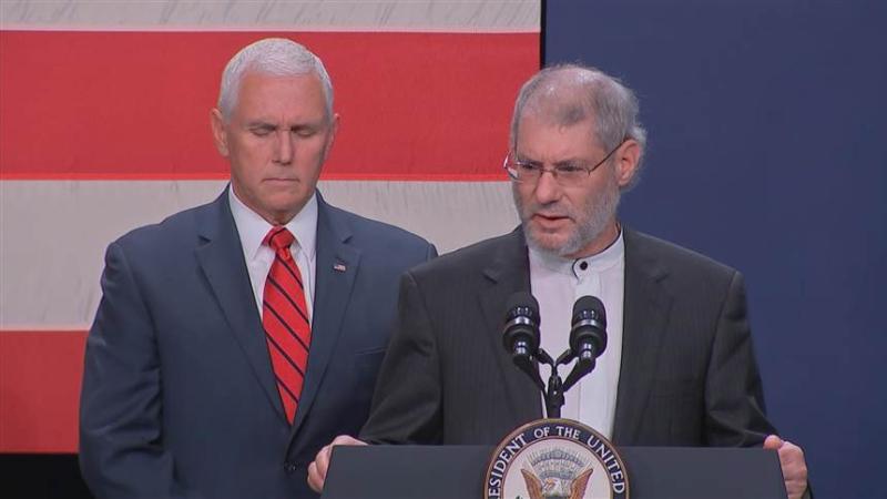 Rabbi With ‘Jews for Jesus’ Gives Prayer at Pence Rally, Causing Backlash