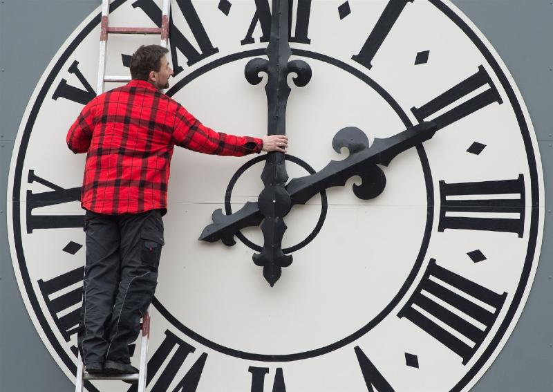 Daylight saving time: 4 surprising health effects of 'falling back'