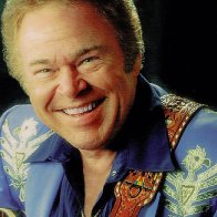 Roy Clark, country music legend and 'Hee Haw' star, dead at 85