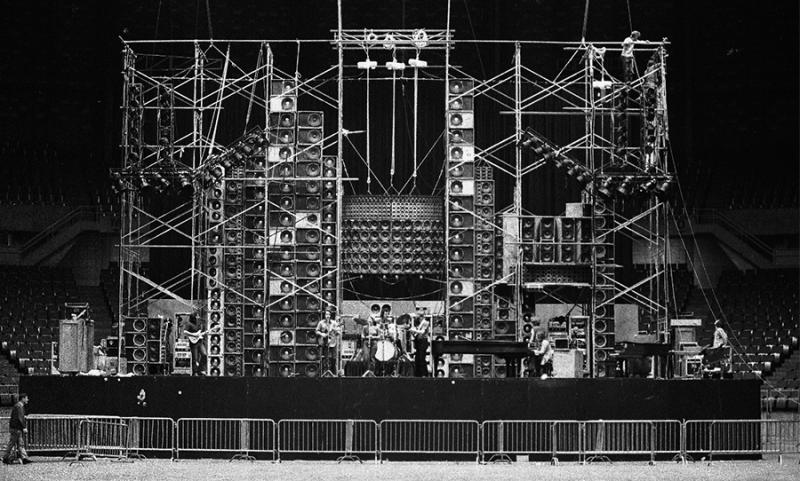 Remembering The Grateful Dead’s ‘Wall of Sound’: An Absurd Feat of Technological Engineering