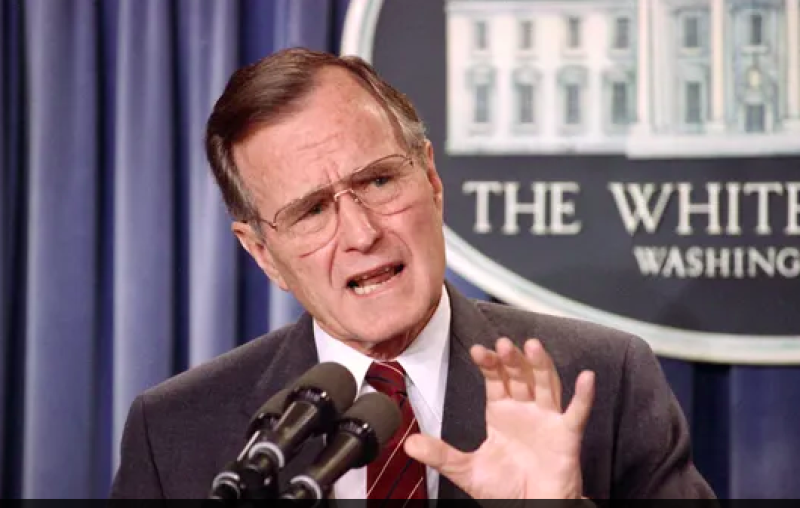  BREAKING NEWS George H.W. Bush is dead at 94.