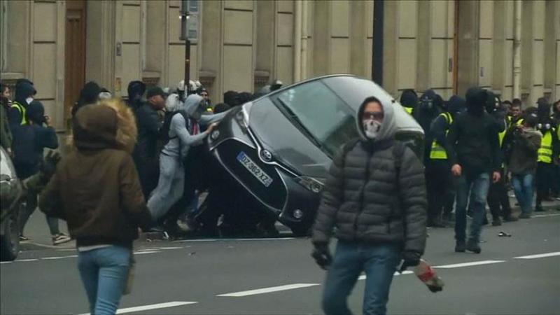 Paris on lockdown as police clash with 'Yellow Jackets' and protests sweep France