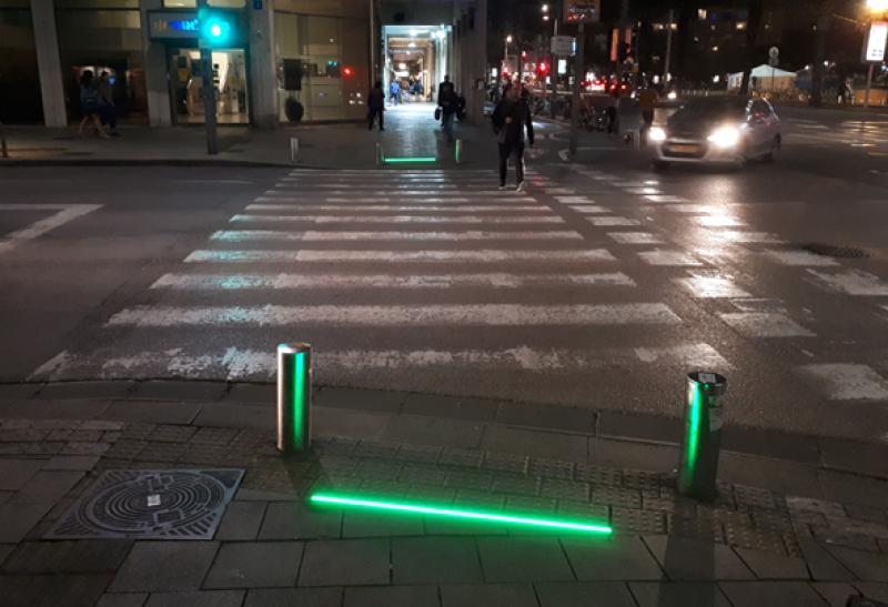  Tel Aviv Pilots Sidewalk Traffic Lights for Pedestrians Who Can’t Get Their Eyes Off Their Phones