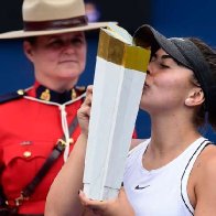 Canada’s Bianca Andreescu wins Rogers Cup title as Serena Williams withdraws 